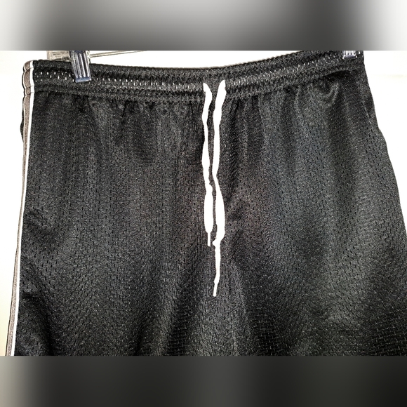 Nike atheltic/ basketball shorts - Picture 3 of 12